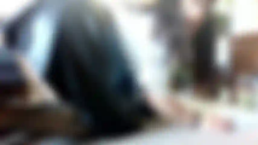 Hace mucho tiempo, antes de las elegantes cámaras brio, hacía personalizados con un teléfono celular. Mírame en otro video personalizado retro, con atuendo completo de colegiala incluyendo coletas y gafas. Lo pillé mirando, y le di todo un espectáculo para sus ojos. #Bbw #oldschool #vouyer #shavedpussy #bigboobs #schoolgirl #roleplay #tease #bigpussylips #kneesocks #ssbbw.