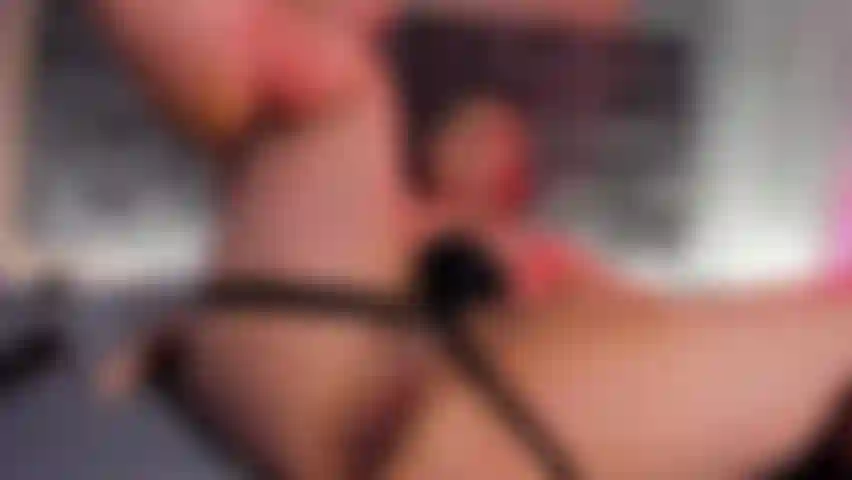 Follando mi botín + boca.