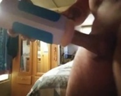 Corre conmigo! Me masturbo con un juguete y produzco semen, ¡solo para ti!