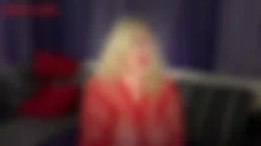Bata roja findom tease: estás obsesionado con la diosa jackie y hoy ella te está bendiciendo con su atención. Tú lo compensarás dándole tu cheque de pago. Eso es todo, ese es el video. ¡Paga, perdedor!