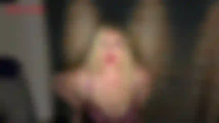 Críame: jackie es fértil y cachonda y quiere que la críes. En este clip, jackie muestra sus curvas sexys antes de abrir su coño y rogarte que la llenes. Deja embarazada a jackie, críala.