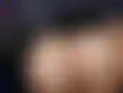 Huele las bragas. Eres una pervertida por las bragas apestosas, cuanto más sucias, mejor. Te encantan las tangas sucias, pegajosas y con costras, y jackie tiene un regalo sucio para ti. Le ha hecho mucho en tanga...
