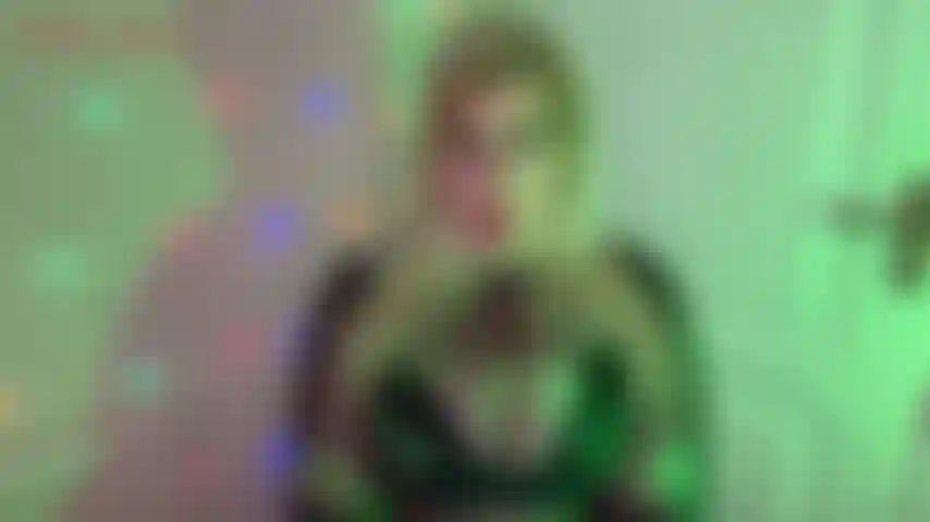 Jackie te niega el orgasmo-jackie lleva un vestido ajustado y transparente que va a hacerte vibrar de deseo. Has estado despierto toda la noche masturbándote, ¿verdad? ¿Bombeando tu polla, viendo los videos de jackie? Has estado al borde tanto tiempo y estás tan listo para...