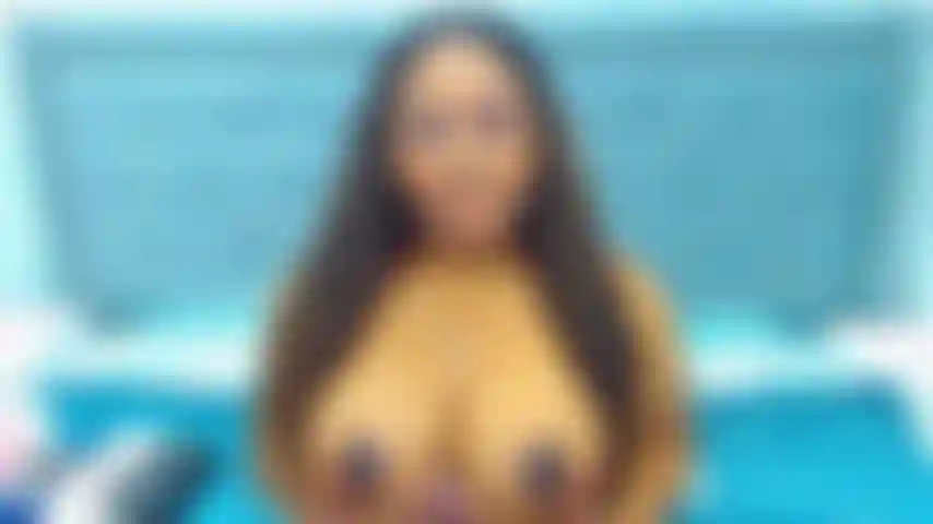 Enseño las tetas y el coño.