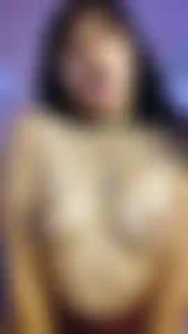Mi saliva en mis tetas.