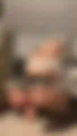 Monto consolador en disfraz de colegiala.