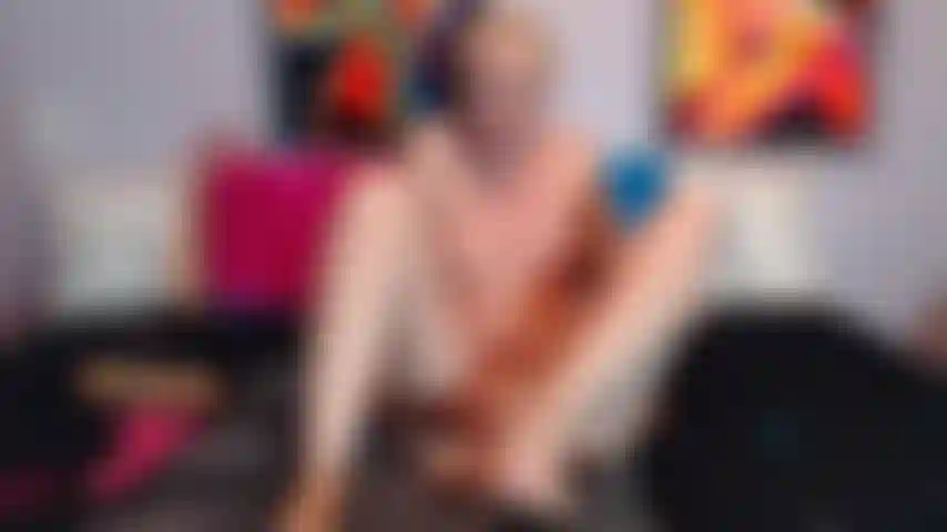 Jayda diamonde, gran juguete anal y penetración en el coño.