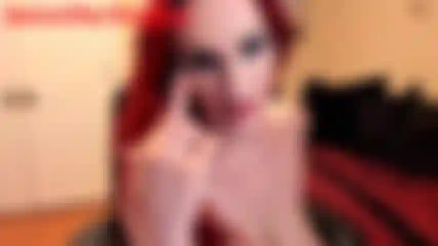 Straponjoigs. ¡Mira un espectáculo de oro muy raro en el que domino a mi zorra mariquita con mi arnés de gran polla negra! Ven y sé la putita buena de tu ama!