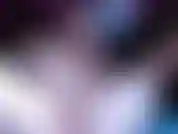 Jugando con mi hermoso coño a la luz de la mañana.