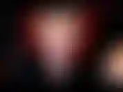 Sé cómo entrar en tu cabeza de una manera que es como si me estuvieras respirando. Mira cómo tu diosa vestida con un traje de cuero fuma y hace asmr intensamente para ponerte aún más bajo su hechizo!