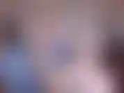 Es más tarde en la tarde y goddessjenn acaba de llegar a casa después de un largo día en la oficina, se sienta con su blusa abotonada, sus lentes sexys y su lápiz labial rojo brillante.