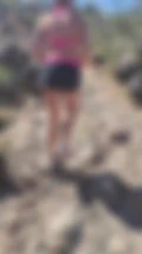 Caminata con destello de tetas.