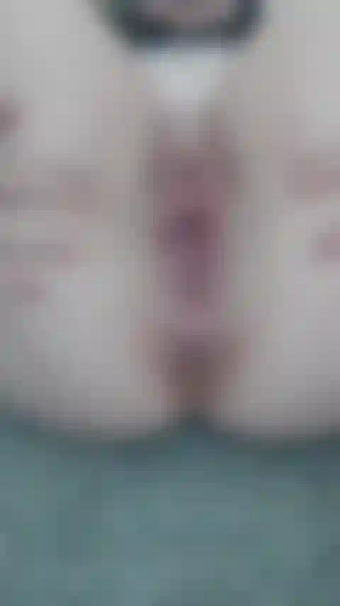 Follada con consolador enorme.