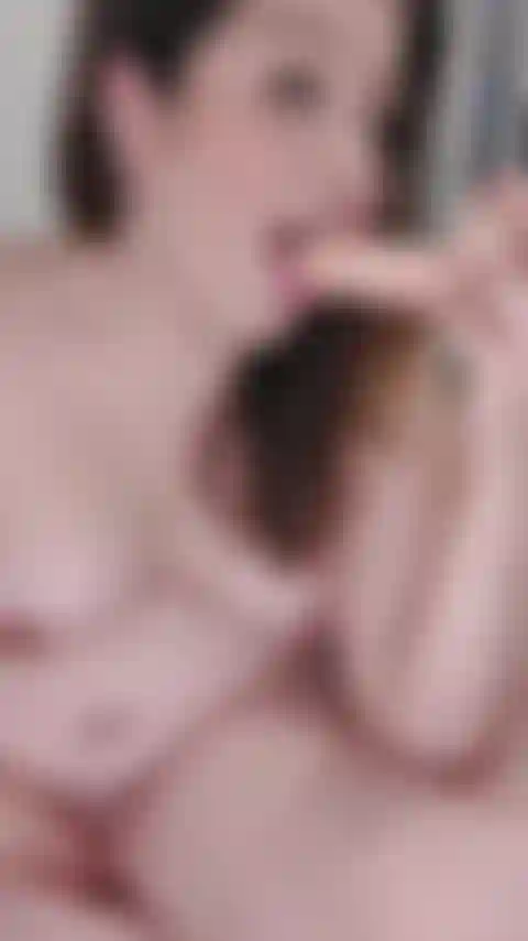 Boquiabierta anal y follada de chochito.