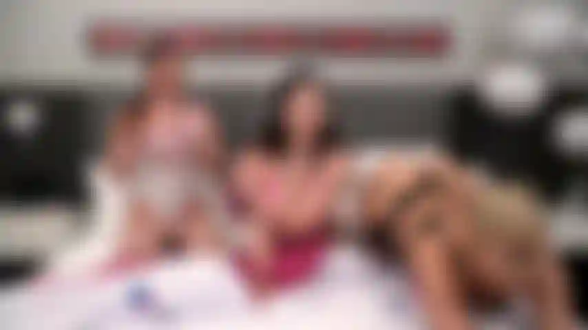 Pawg: la milf caliente ryan keely en un trío en vivo con alyx star y alison ray.