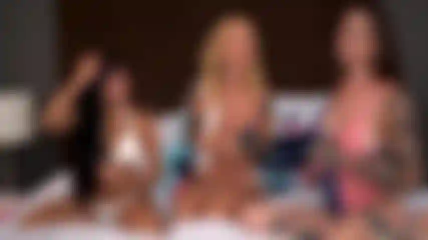 Roja, blanca y tetona - rocky emerson, sarah jessie, ember snow en vivo trío lésbico durante el especial del día de los caídos.