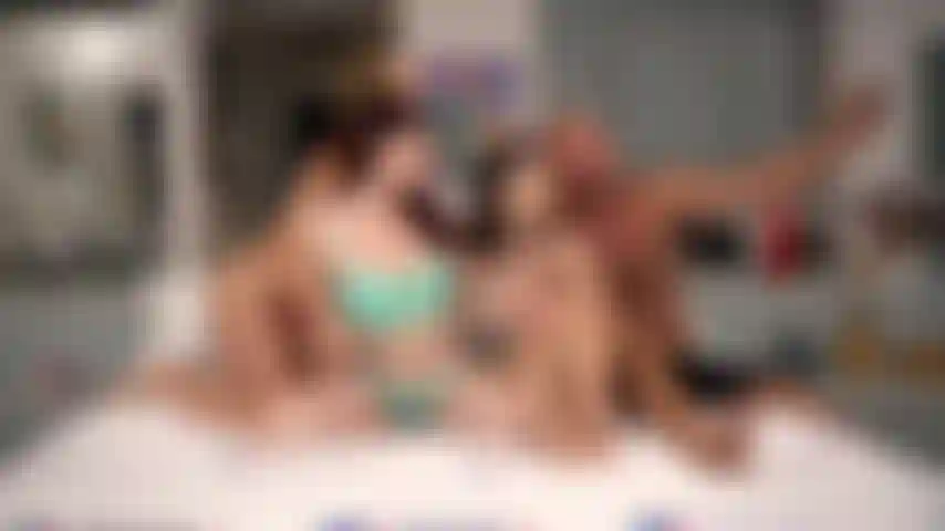 Hagamos un juego de roles: liv wild es follada por danny mountain mientras skylar snow y jessica ryan juegan entre ellos.