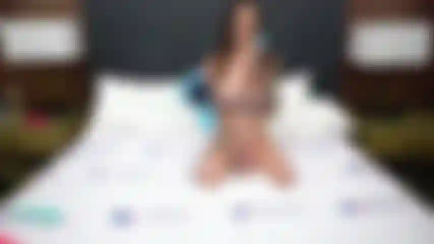 Rocky emerson, alex coal y percy sires hacen una línea para comer coño en un trío lésbico en un programa de cámara en vivo.