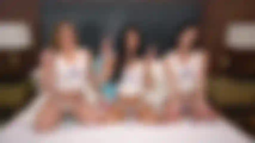 Jazmin luv, katie kush y diana grace masturbándose una al lado de la otra en un programa de cámara en vivo de fin de semana.