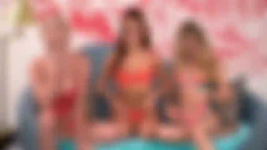 Enorgullezco a papá: lamiendo el coño caliente y loco y trío de lesbianas sentadas en la cara con vanna bardot, haley reed, skye blue.