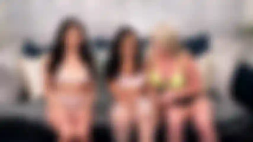 Fantasía anal: penélope woods, summer col y kay carter en un espectáculo de cámara de sexo anal lésbico con arnés.