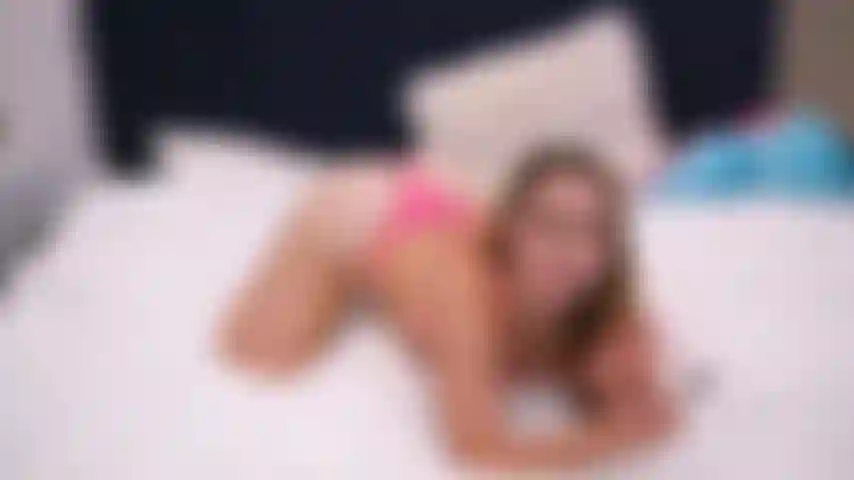 Saquen sus paraguas! - Adira allure se corre y eyacula como loca en este increíble trío lésbico en vivo.