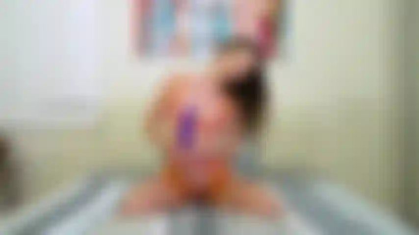 La nena caliente charly summer te quiere todo para ella en la cámara. Nada como una morena caliente haciendo twerking y follándose a sí misma para alegrarte el día.