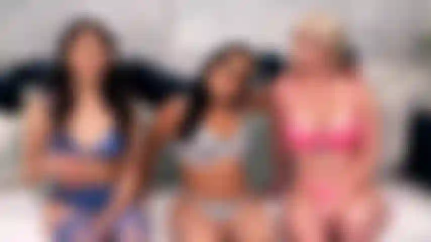 Fantasía anal: penélope woods y kay carter introducen todo tipo de juguetes en el culo de summre col.