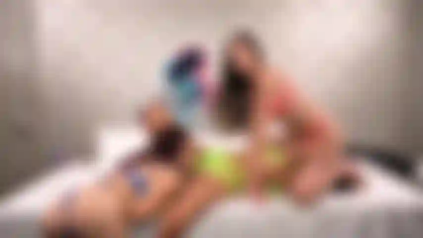 Tijereando y divirtiéndome bdsm en un trío lésbico en un show de cámara en vivo con natalia nix, sabina rouge, kiarra kai.