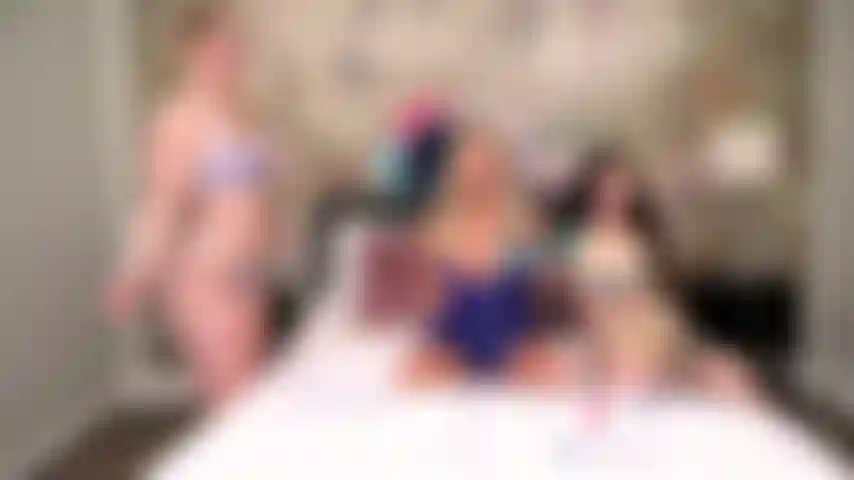 El programa cibernético de jerky: cabalgando un consolador de culo a culo con katie morgan, riley reign y demi morgan.