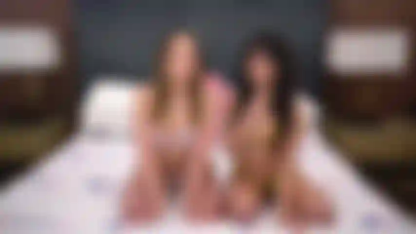 Isabella es agradable y, a menudo, opal se follan y hacen tijera en vivo en la cámara.