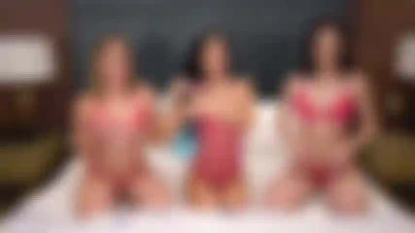 Diana grace y katie kush escupir a jazmin luv con consoladores con correa en un show de cámara en vivo.