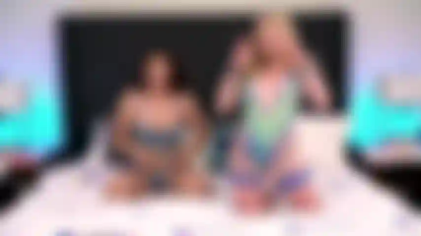 Juego de conejito - comer culo y coño con dos estrellas porno cachondas paris white y bella rolland.