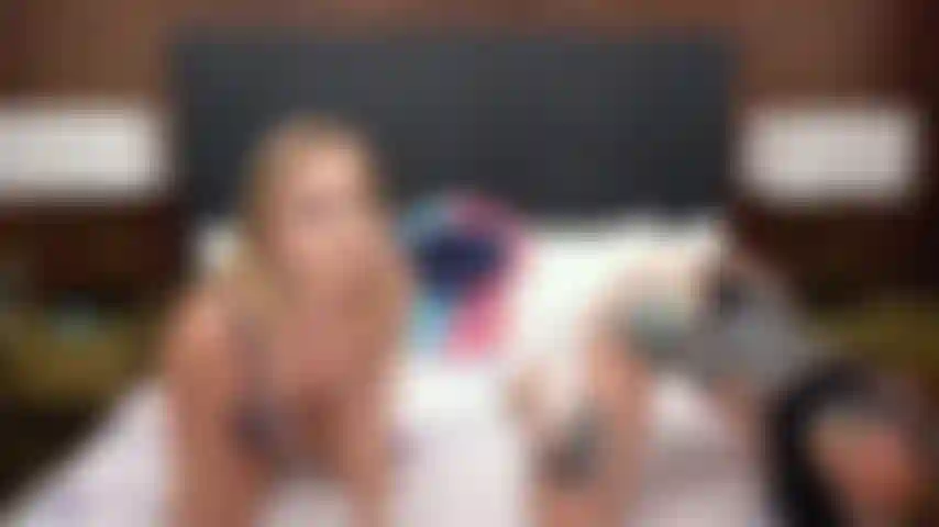 Rocky emerson, alex coal, percy engendra el tren de lamer el coño y se follan con un consolador en un show de cámara en vivo.