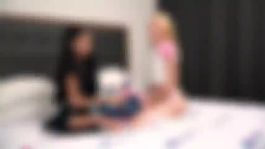 Dispara y anota - ryder rey y chloe cherry están compartiendo una correa para un poco de sexo anal caliente en vivo en jerkmate tv.