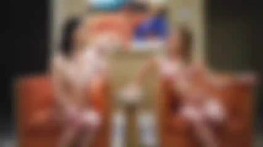 Jazmin luv, katie kush y diana grace muestran sus culos y se comen entre sí en un trío lésbico en vivo de chicas.