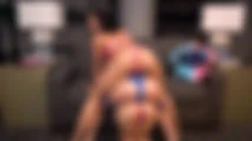 Avery black, alexis tae, maya se amontonaría y sacudiría sus culos para ti en un programa de oro en vivo.