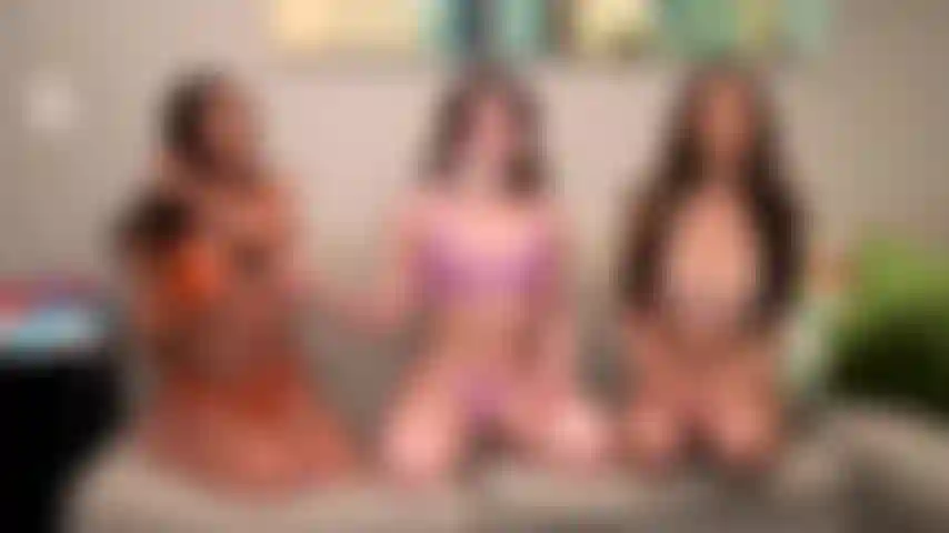 Fiesta de juguetes sexuales: aria lee, alexia anders y armani black se divierten con múltiples juguetes.