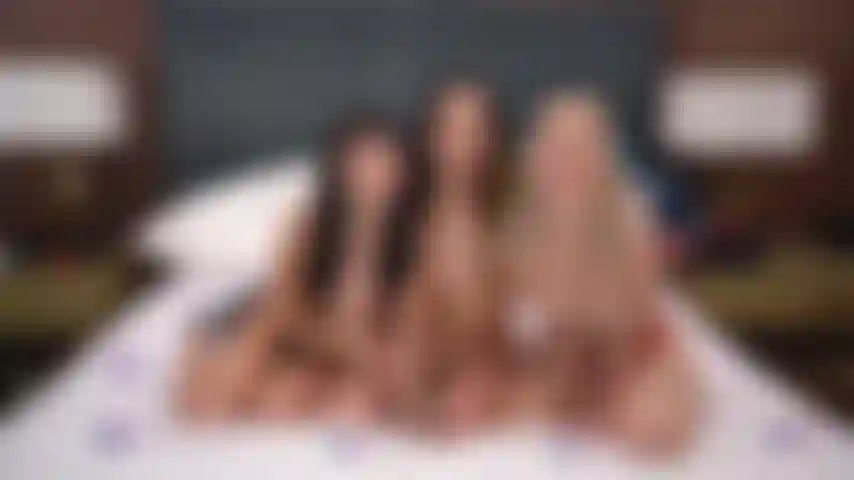 Aften opal y jamie jett, todos apilados y siendo golpeados por el gran cinturón de isabella nice en un show de cámara en vivo.