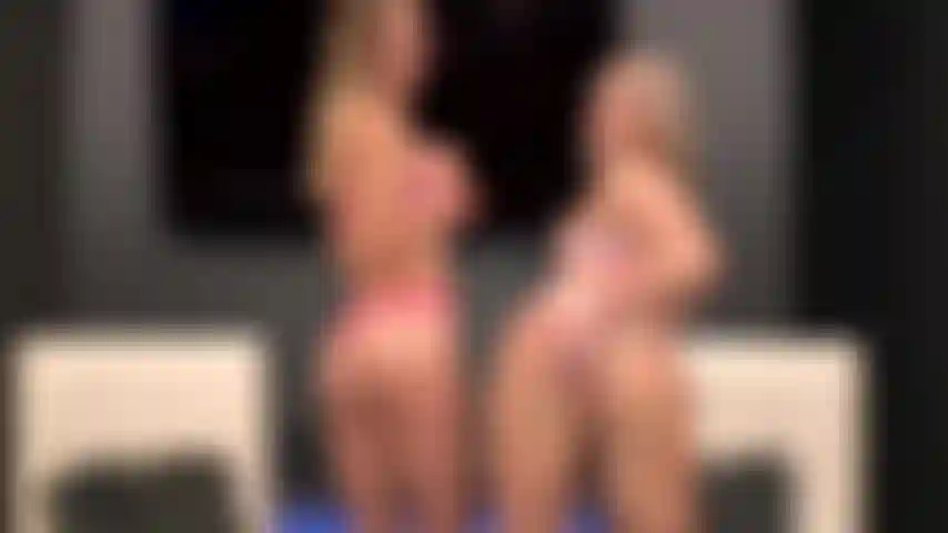 Chicas calientes de verano: kyler quinn y harley king muestran sus culos y coños y se comen entre sí.