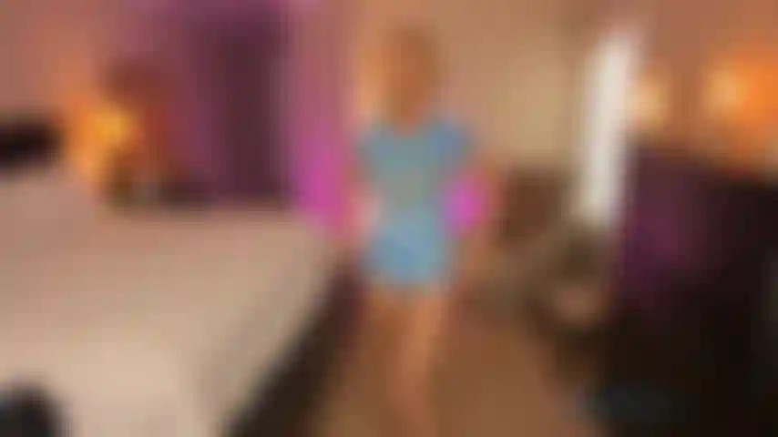 Watch me tease, strip, twerk and spread my beautiful ass! Lots of sexy closeups, flashing and twerking