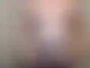 Mira cómo levanto y dejo que mi vientre caiga hacia atrás, escucha el sonido de *flap flap* que hace cuando salto. Me encanta jugar con mi ombligo. Se siente tan bien.