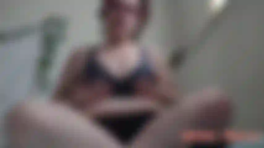 Corriendo fuerte usando mi domi en mi coño mojado.