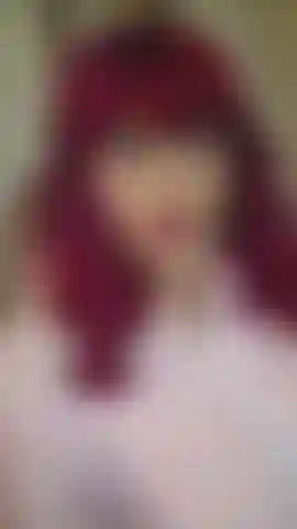 Traje de conejita, tetas y acariciando un consolador.