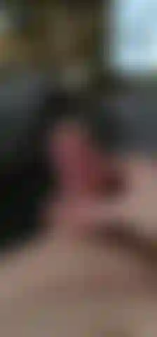 Acariciando mi polla de niña.