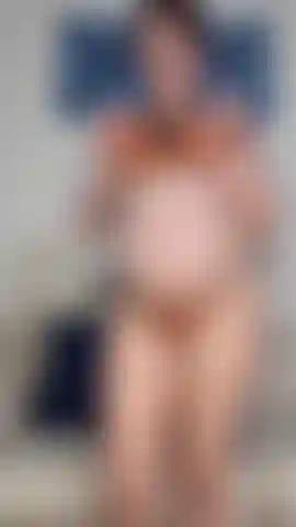 Embarazada sexy strip + tease.
