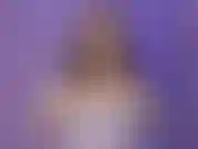 Agarra tu polla sexy. Te mostraré mis grandes tetas perfectas y te llevaré hasta el límite. Entonces pararás. Masajea tu próstata con tu dedo y luego comienza de nuevo. Una y otra vez para mí.