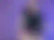 Invité a todos tus amigos al juego de hoy, cucky. ¿Te gusta mi outfit? Voy a dejarte salir de tu jaula de castidad, a masturbarte la polla mientras te muestro todas las formas en que voy a hacer que las pollas de tus amigos se pongan duras.