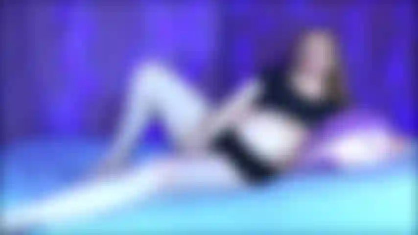 Es el día 4 de tu entrenamiento de esclava, hoy adorarás mi coño perfecto cuando me froto lentamente, así que tú también cuando me follo los dedos, te sacudes rápido hasta que nos corremos juntos después de tu cuenta regresiva.