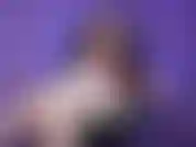 Tuve el trío más increíble con tu mejor amigo y su esposa. Estoy tan feliz de que no estuvieras allí para arruinarlo. Te dejaré masturbar tu pequeña polla mientras te cuento todo y luego podrás lamer todo tu semen.